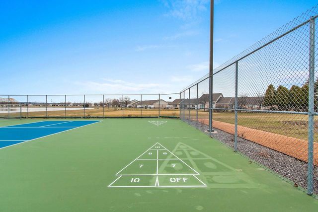 1617 TWIN LAKES CIRCLE, Green Bay, WI 54311