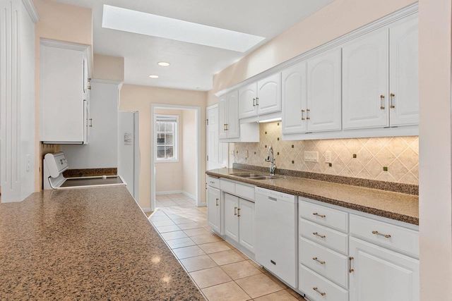 1617 TWIN LAKES CIRCLE, Green Bay, WI 54311