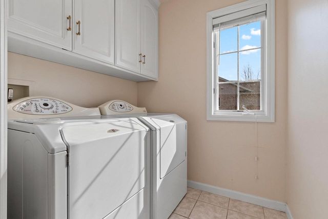 1617 TWIN LAKES CIRCLE, Green Bay, WI 54311