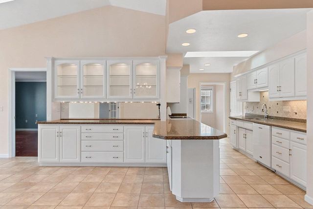 1617 TWIN LAKES CIRCLE, Green Bay, WI 54311