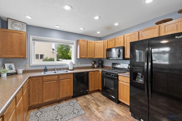1128 CLOVER RIDGE DR, Rapid City, SD 57701