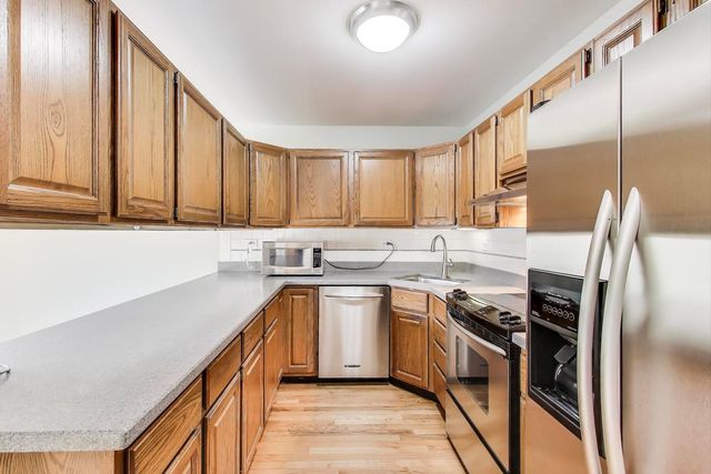 108 Bishop Quarter Lane, Oak Park, IL 60302