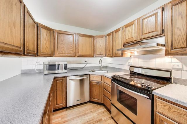 108 Bishop Quarter Lane, Oak Park, IL 60302