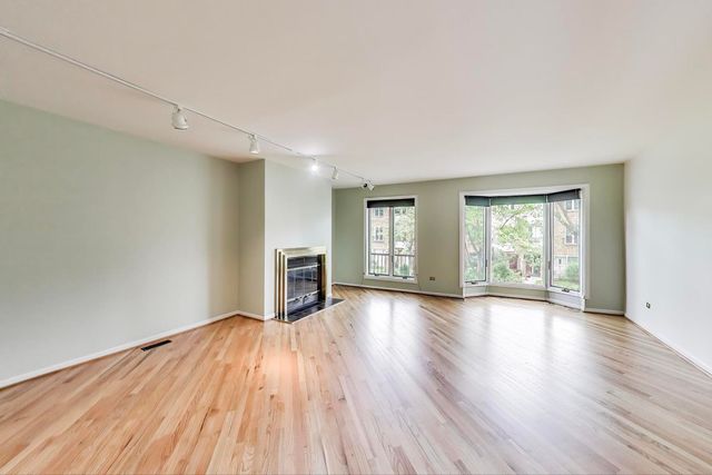 108 Bishop Quarter Lane, Oak Park, IL 60302