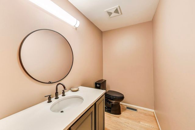 108 Bishop Quarter Lane, Oak Park, IL 60302