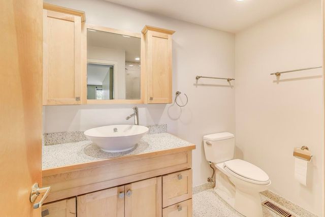 108 Bishop Quarter Lane, Oak Park, IL 60302