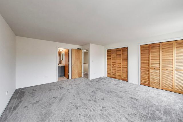 108 Bishop Quarter Lane, Oak Park, IL 60302