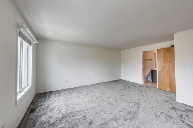 108 Bishop Quarter Lane, Oak Park, IL 60302