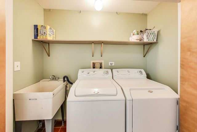 108 Bishop Quarter Lane, Oak Park, IL 60302