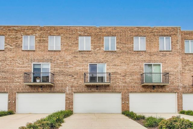 108 Bishop Quarter Lane, Oak Park, IL 60302