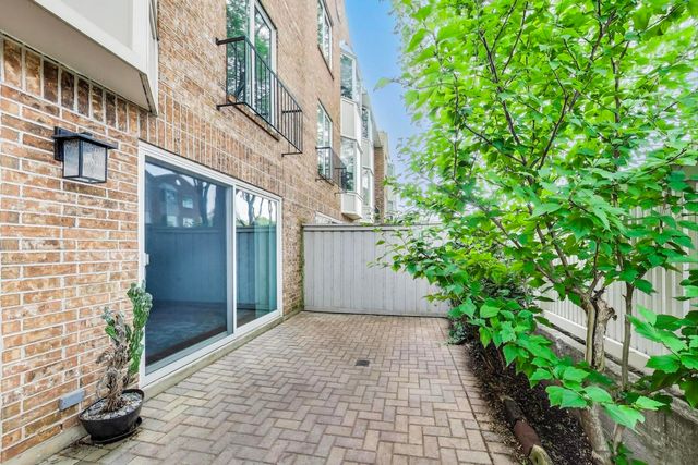 108 Bishop Quarter Lane, Oak Park, IL 60302