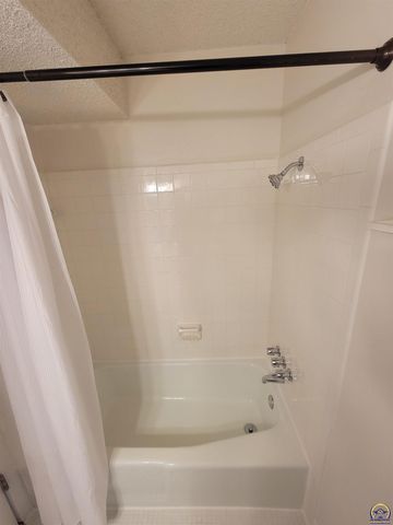 3032 SW Lydia AVE Unit #206, Topeka, KS 66614