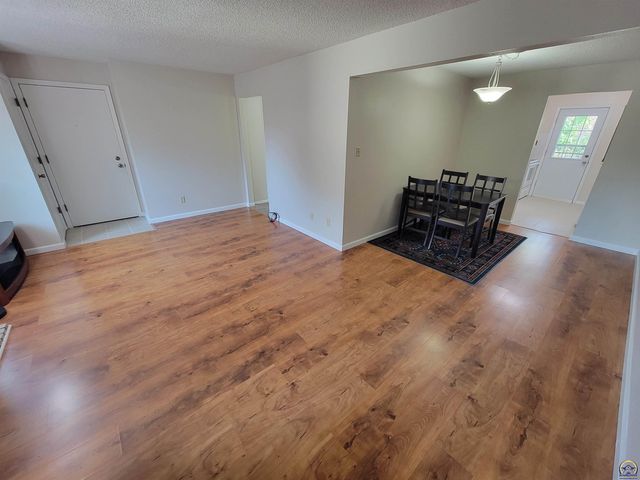 3032 SW Lydia AVE Unit #206, Topeka, KS 66614