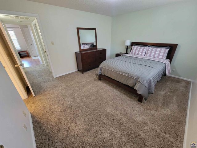 3032 SW Lydia AVE Unit #206, Topeka, KS 66614