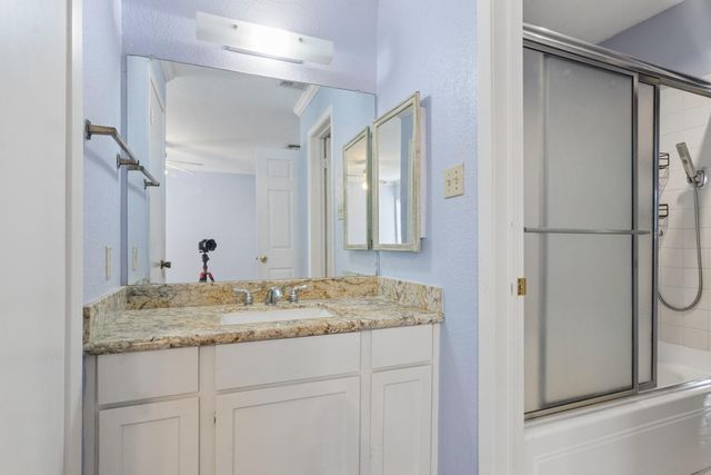 6111 Beverly Hill Street 10, Houston, TX 77057