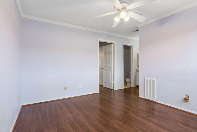 6111 Beverly Hill Street 10, Houston, TX 77057