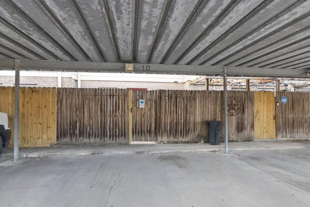 6111 Beverly Hill Street 10, Houston, TX 77057