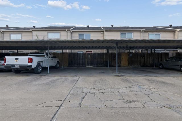 6111 Beverly Hill Street 10, Houston, TX 77057