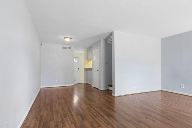 6111 Beverly Hill Street 10, Houston, TX 77057