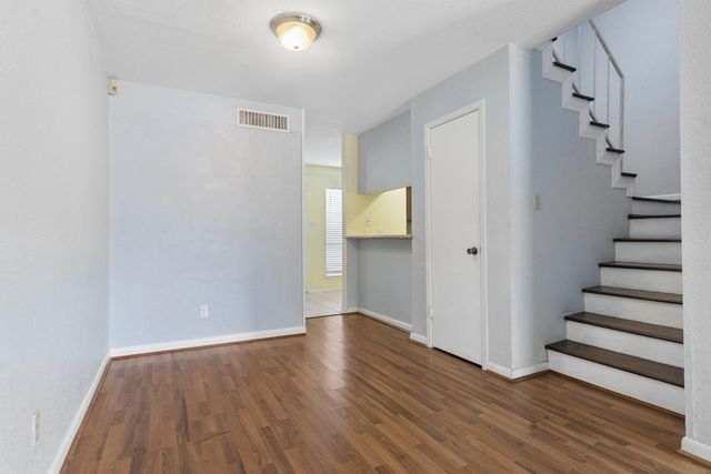 6111 Beverly Hill Street 10, Houston, TX 77057