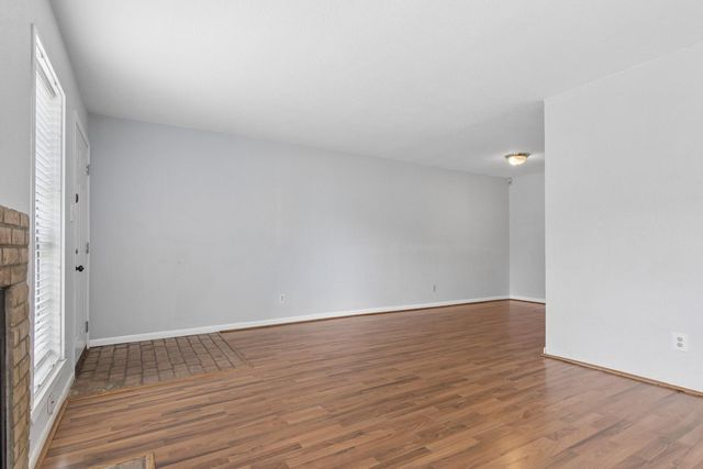 6111 Beverly Hill Street 10, Houston, TX 77057