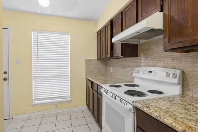 6111 Beverly Hill Street 10, Houston, TX 77057