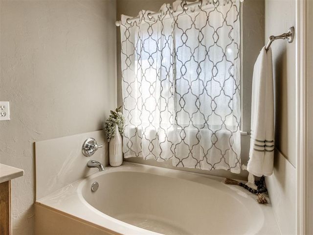 4624 NW 157th St, Edmond, OK 73013