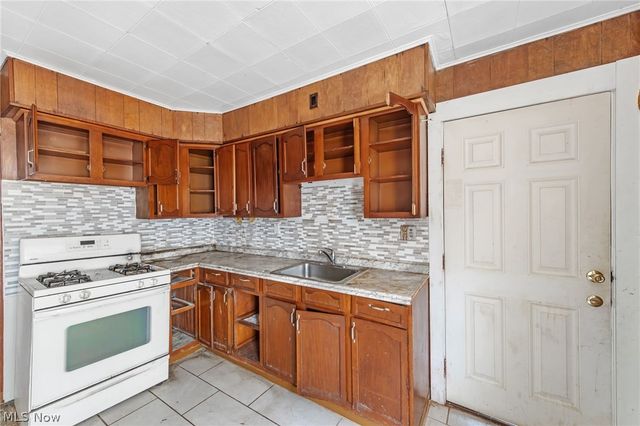 3273 W 44th Street, Cleveland, OH 44109