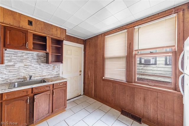 3273 W 44th Street, Cleveland, OH 44109