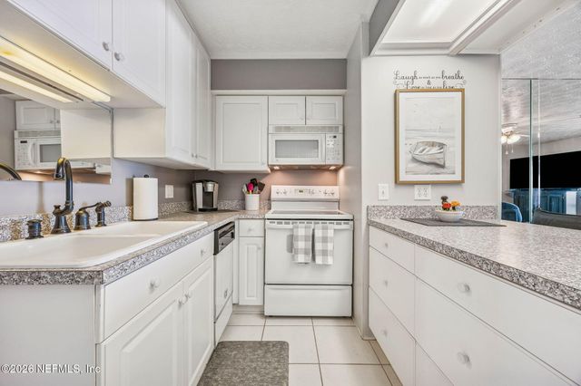 811 1ST Street UNIT 10, Jacksonville Beach, FL 32250