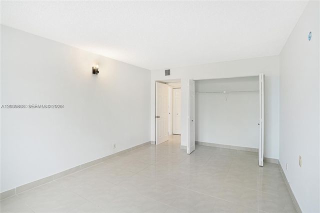 3800 S Ocean Dr 414, Hollywood, FL 33019