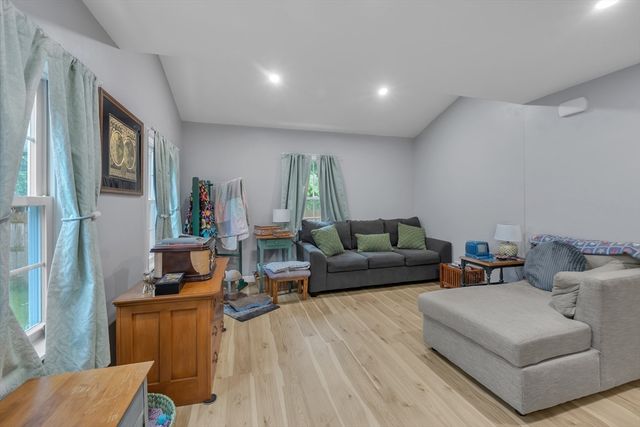 21 Myrtle Ave, Sterling, MA 01564