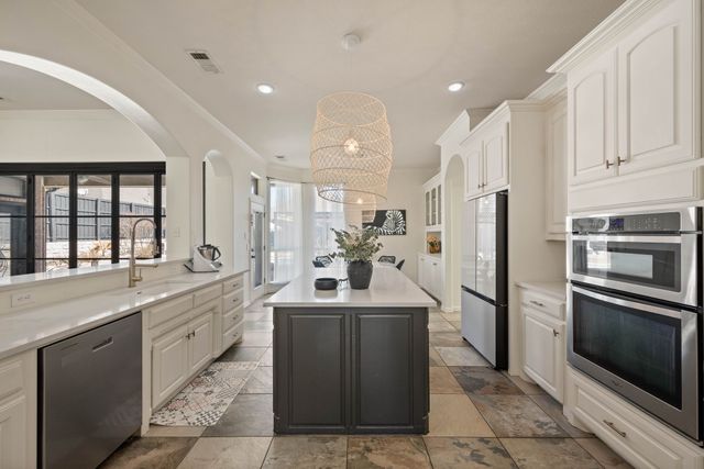 8200 Fenwick Drive, North Richland Hills, TX 76182
