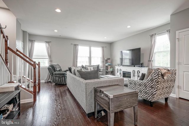 456 DOGWOOD DR, Woodbury, NJ 08096