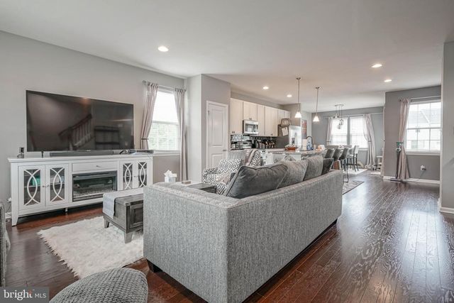 456 DOGWOOD DR, Woodbury, NJ 08096