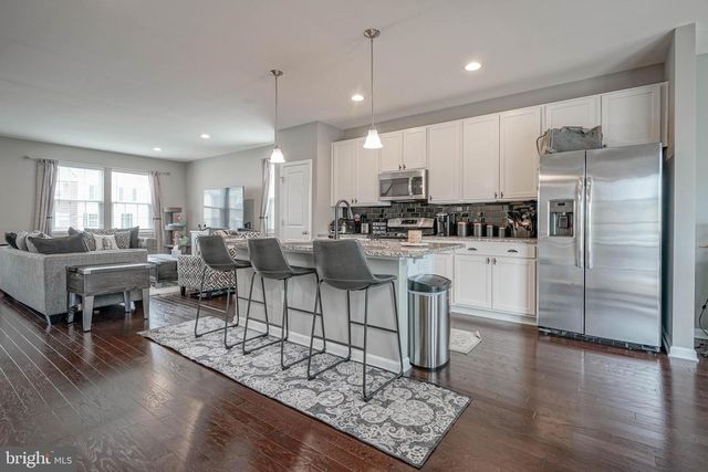 456 DOGWOOD DR, Woodbury, NJ 08096