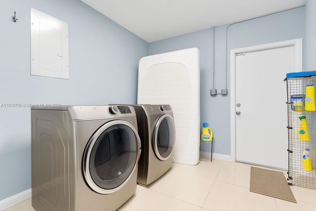 3166 NW 68th Ct, Fort Lauderdale, FL 33309