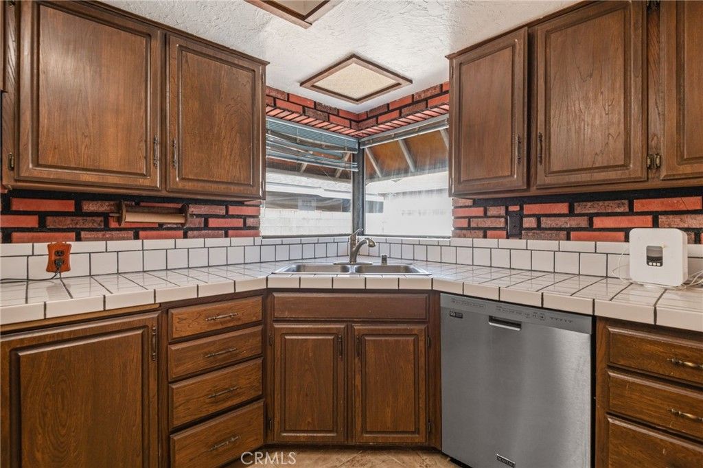 Image 9 of property listing at 9145 Garfield Street, Riverside, CA 92503