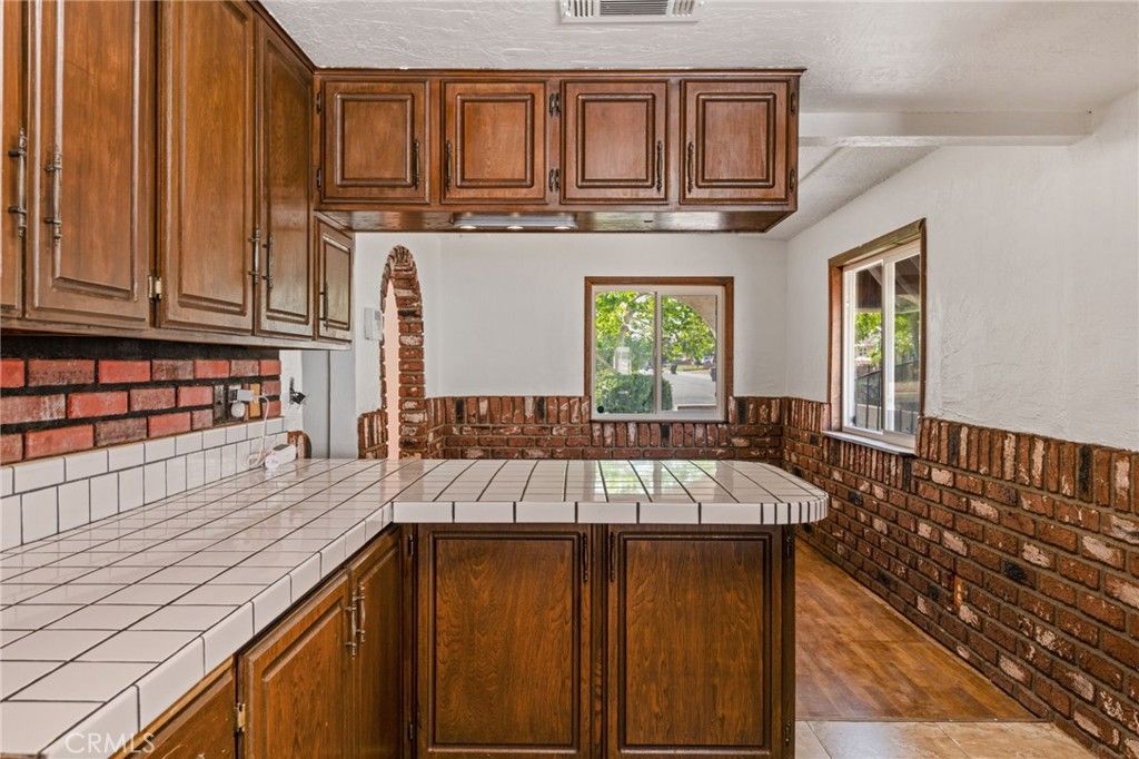 Image 11 of property listing at 9145 Garfield Street, Riverside, CA 92503