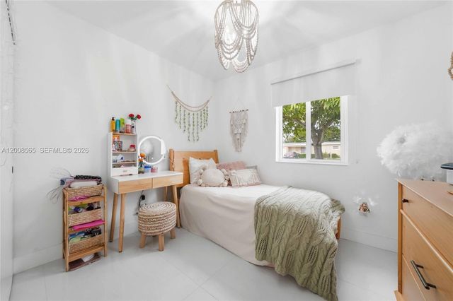 10860 SW 40th Ter, Miami, FL 33165