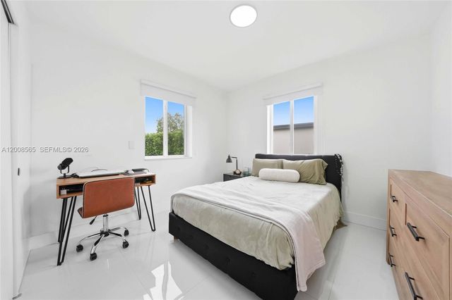 10860 SW 40th Ter, Miami, FL 33165