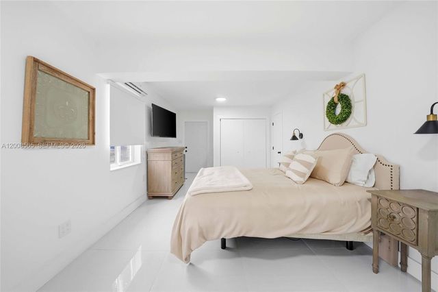 10860 SW 40th Ter, Miami, FL 33165