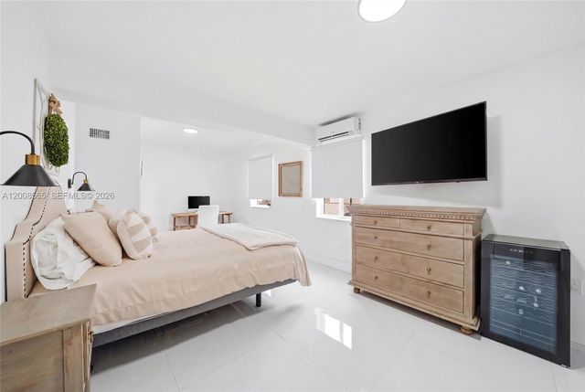 10860 SW 40th Ter, Miami, FL 33165