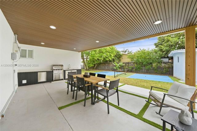 10860 SW 40th Ter, Miami, FL 33165