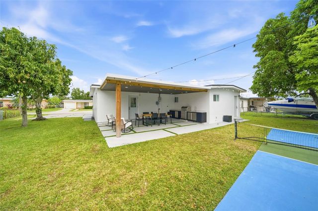 10860 SW 40th Ter, Miami, FL 33165