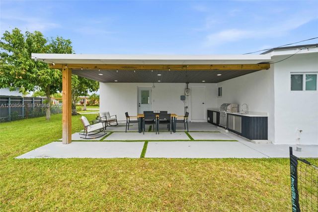 10860 SW 40th Ter, Miami, FL 33165