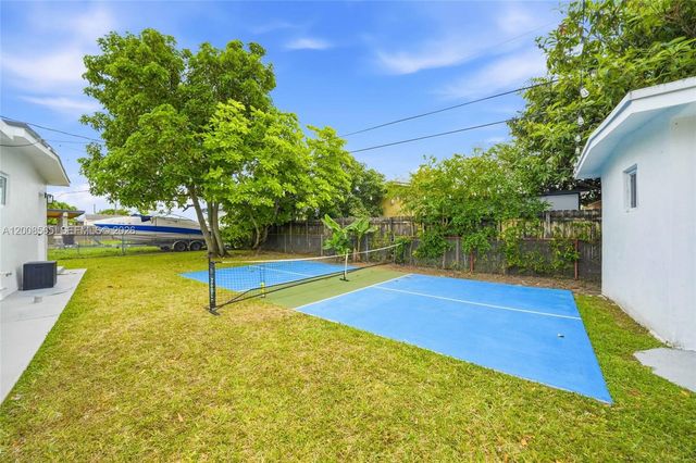 10860 SW 40th Ter, Miami, FL 33165