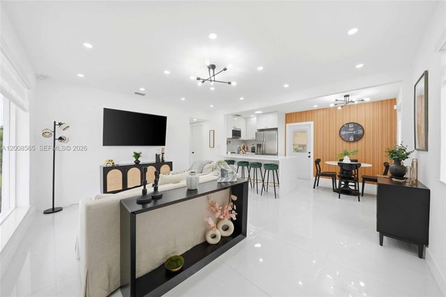 10860 SW 40th Ter, Miami, FL 33165