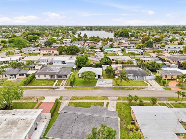 10860 SW 40th Ter, Miami, FL 33165