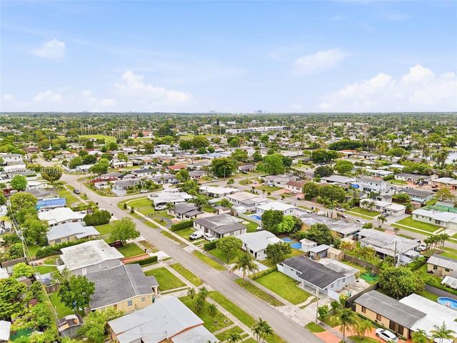 10860 SW 40th Ter, Miami, FL 33165